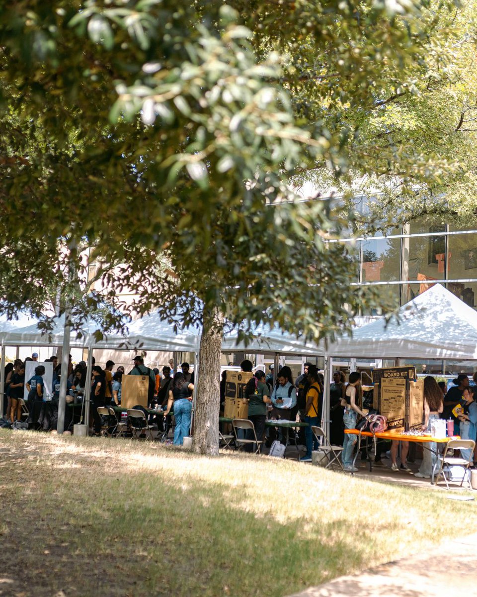 FutureComets's tweet photo. Future Comets, your journey starts now! 🎉🚀 
Student Affairs is your home base for connections, community, and unforgettable experiences.
Complete your next steps: https://t.co/zO76mHbVau https://t.co/YBkbwGM76q