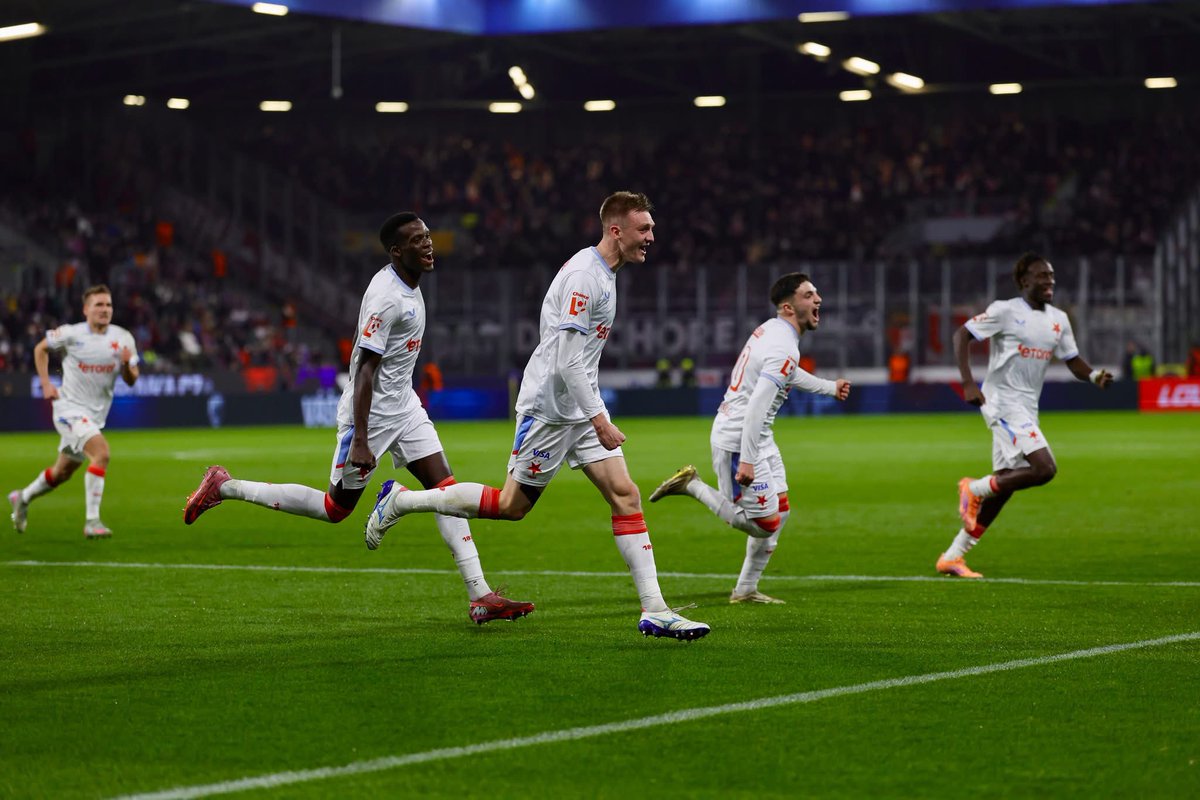 kudelathegoat's tweet photo. Většinu sezóny byla Slavia kritizována. Část sezóny dokonce někteří “odborníci” chtěli odvolání Jindřicha Trpišovského. 

Slavia však všechny zdravotní i herní krize zvládla a vždy se zvedla. Tak jako vždy pod Jindřichem Trpišovským - nejúspěšnějším trenérem v historii Slavie. Zasloužený titul, Slavia je v Česku jednoznačně nejlepší. 

Je před námi hodně práce, ale teď si to pojďme užít. Ať žije Slavia Praha. MISTŘI❤️🤍🏆