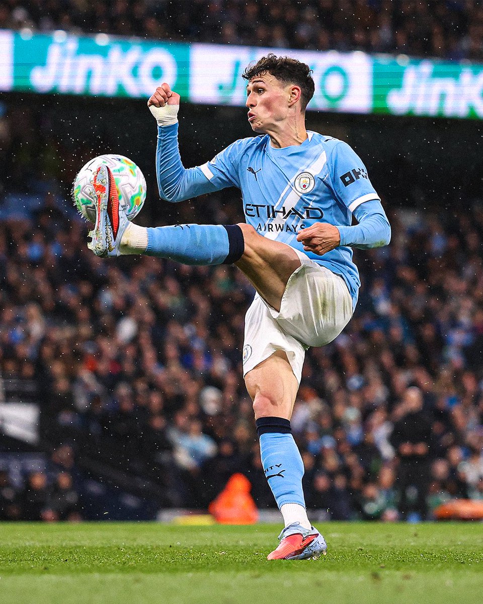 Premier League tweet media