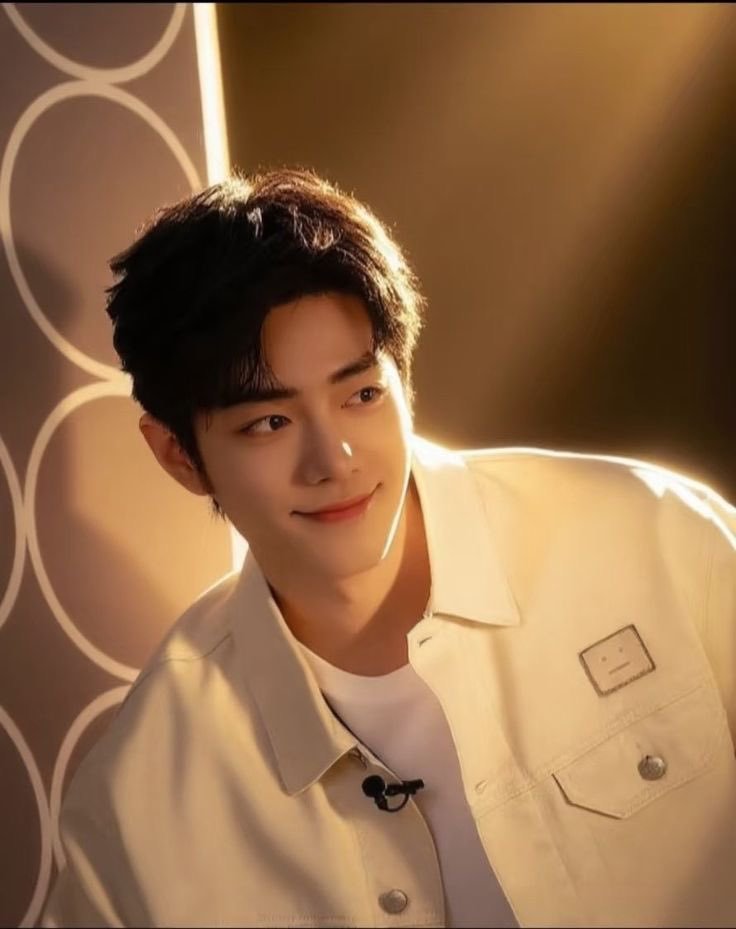 etherealdaytoy's tweet photo. golden boy 💛 https://t.co/6YApHXMMq9