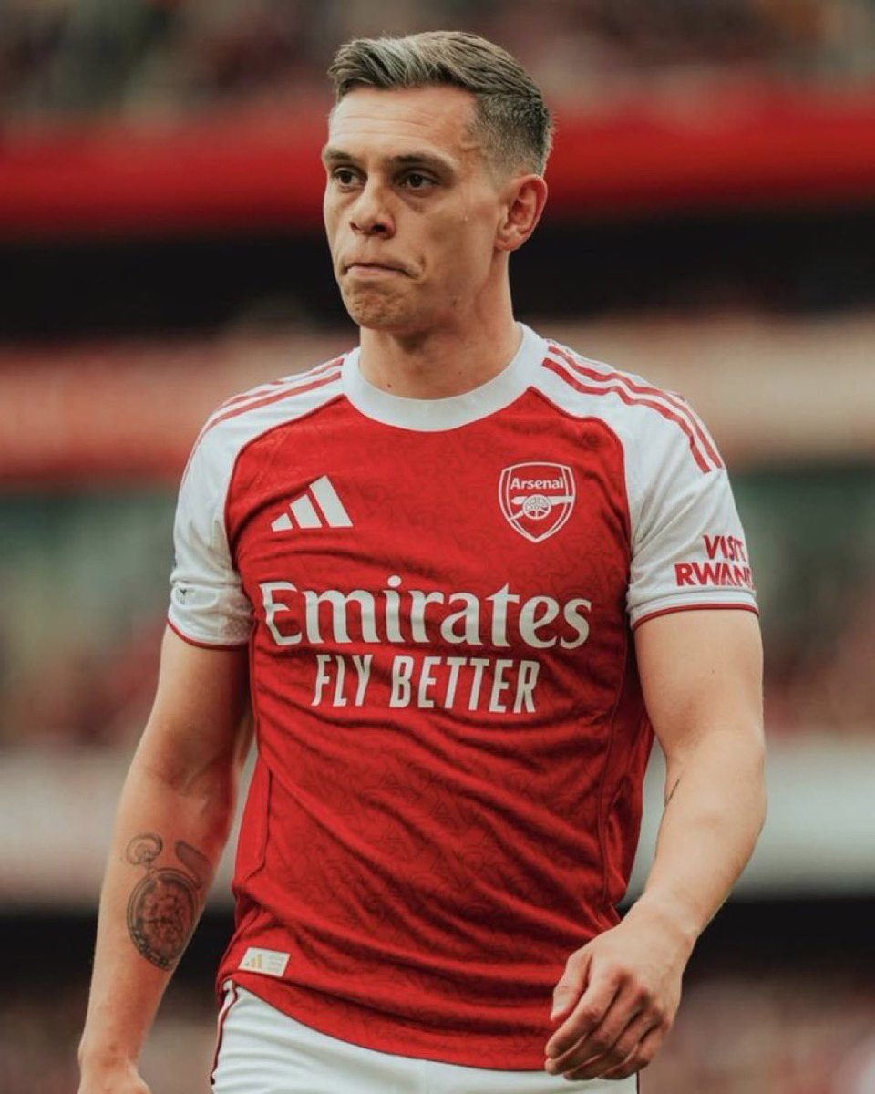 Arsenal Touchline tweet media
