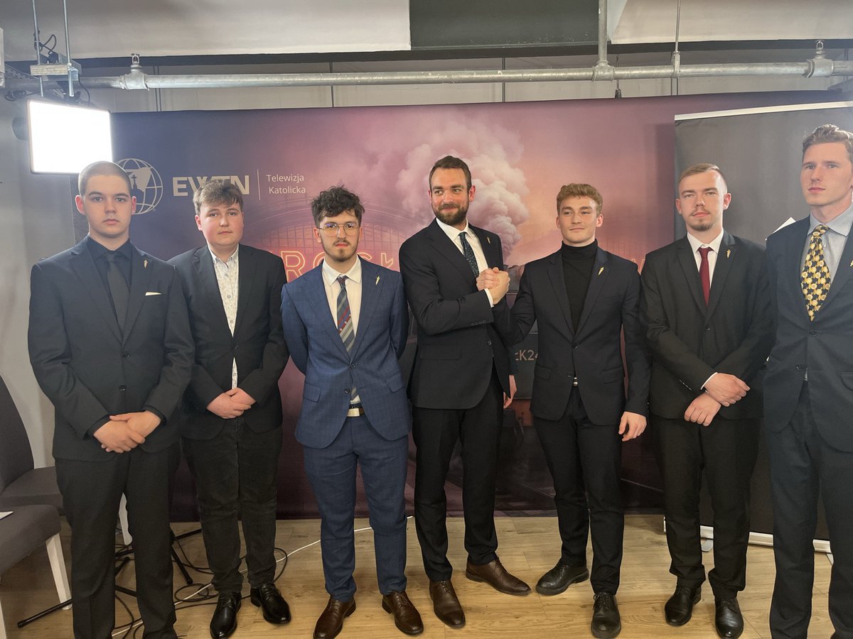 jakubkortus2004's tweet photo. W sobotę miałem zaszczyt być obecny na zjeździe Okręgu Dolnośląskiego MW we Wrocławiu!

Serdecznie gratuluję nowemu Prezesowi Okręgu Dolnośląskiego kol. @Kaim_Krzysztof9 oraz nowemu Prezesowi Koła Wrocław kol. @AdrianKochan2!

Do zobaczenia na narodowym szlaku! 🇵🇱 https://t.co/WPZdBCY5LP