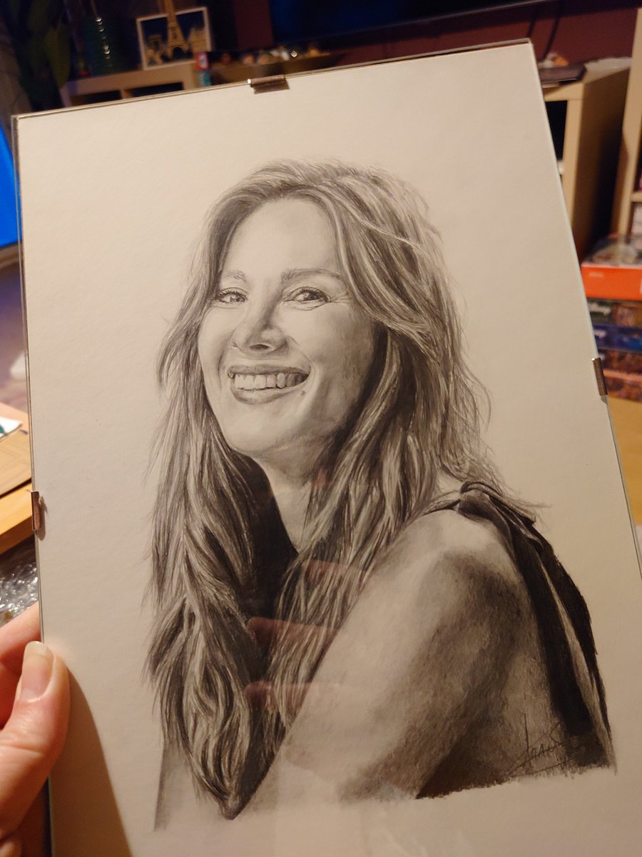 madkasmadness's tweet photo. Way to make me cry on a random Wednesday evening...and I blame @IranSCArts 😅 I came home to a package and a letter and I just can't...
Thank you thank you thank you! I miss you tons and some time in the future (hopefully near future) we're making that beer drinking happening!😁 https://t.co/WZq4n3xk7z