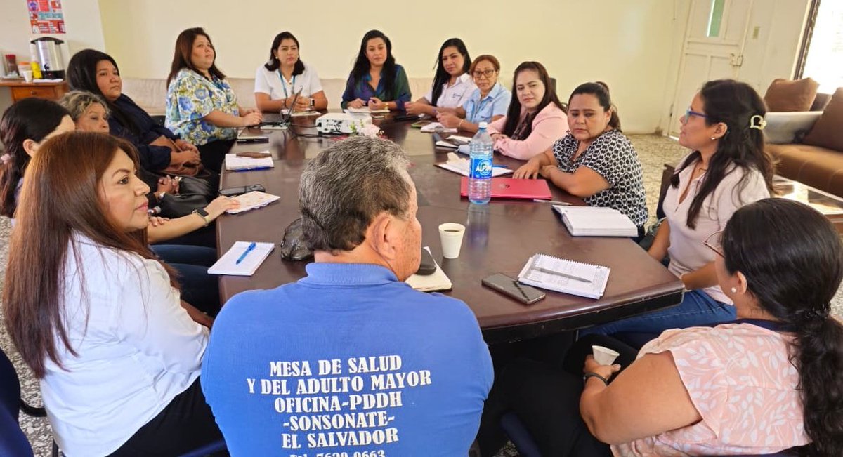 PDDHElSalvador's tweet photo. Ante #TrabajoConjunto de #ProcuradorDDHH @RaqueldeGuevara, a través de las Mesas temáticas, #PDDHSonsonate realizó reunión con Mesa #DDHH de Personas Adultas Mayores, asistiendo: @isss_gob_sv @PGR_SV @bienestarsv #SIBASI, Alcaldías Sonsonate Este y Oeste, entre otras instancias. https://t.co/Pmfy1Qruei