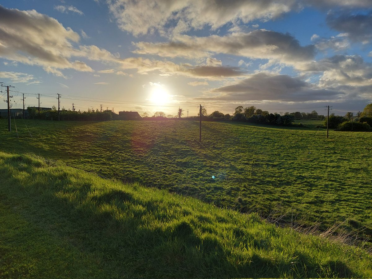 WildersLiz's tweet photo. #Day134 of #100daysofwalking #Day1954
#round6crew  #MentalHealthAwareness  #200daysofwalking 
Isn't May meant to be one of Irelands best months, weather wise 🌨🥶 https://t.co/DNwjxi3Z8q