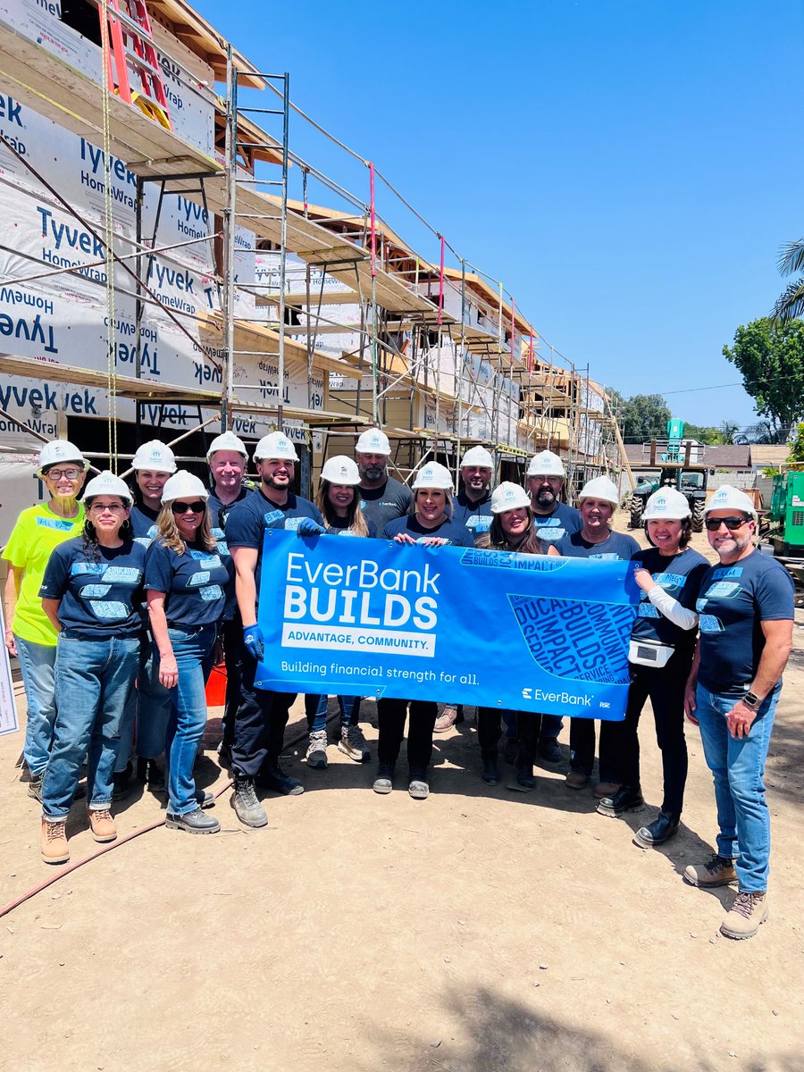 EverBank's tweet photo. SoCal #EverBankBuilds volunteers recently joined @habitatoc for another build day, helping bring these homes one step closer to completion. 👷🚧

This team has been committed to creating stronger foundations for local families. 🏡

*Member FDIC https://t.co/dddaOSW7X4