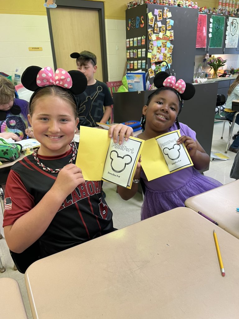 3rdCes's tweet photo. Preparing for our Disney classroom adventures - @ChristianaES1 https://t.co/wl7vw81QYO