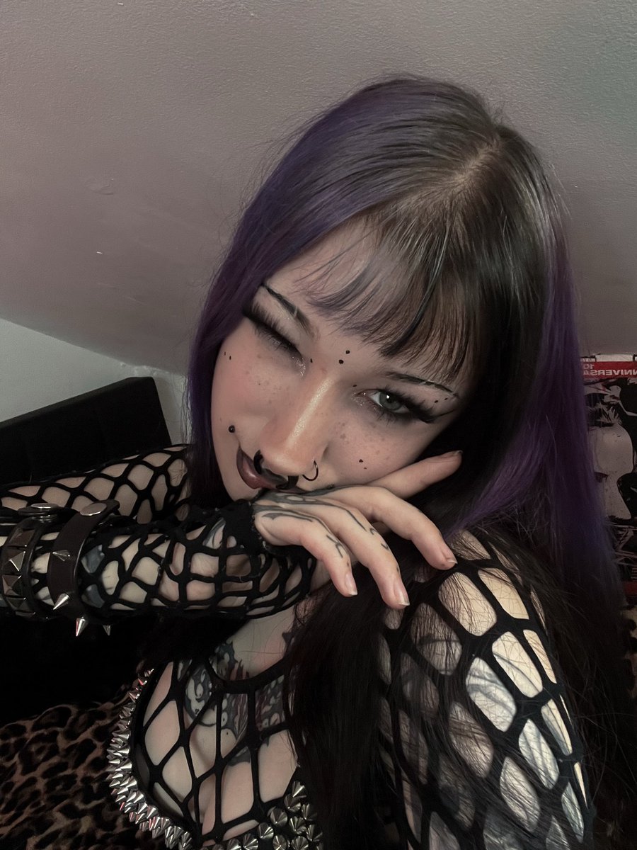 Daisy 🌙 tweet media