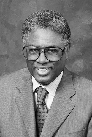 xestadominimo's tweet photo. “No puedes multiplicar riqueza castigando a quienes la crean”.

- Thomas Sowell - https://t.co/cb0deCYFmd