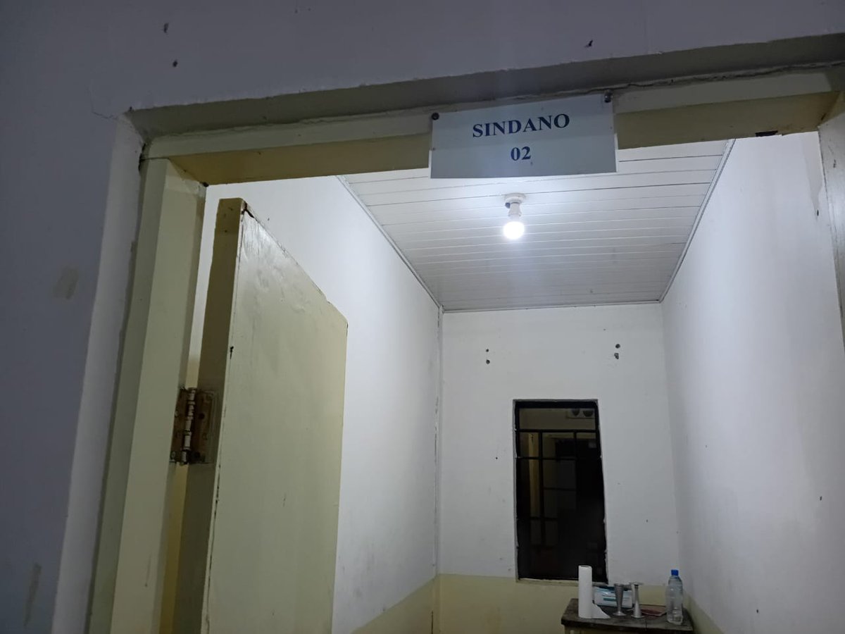 Ubuntu_Afyalink's tweet photo. @Ubuntu_Afyalink team on the ground powering primary healthcare facilities with #AfyaSolar solution.

We cut energy costs, improve energy efficiency,  protect medical equipments and keep patients safe.

If you are a #health center, pharmacy or laboratory DM for our services. https://t.co/PolrZN6gWv