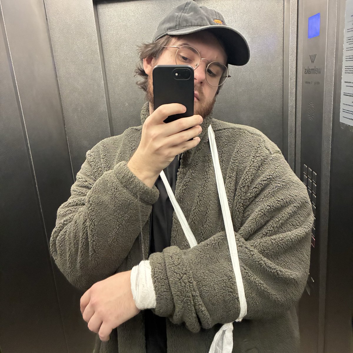 сёма ищет свет tweet media