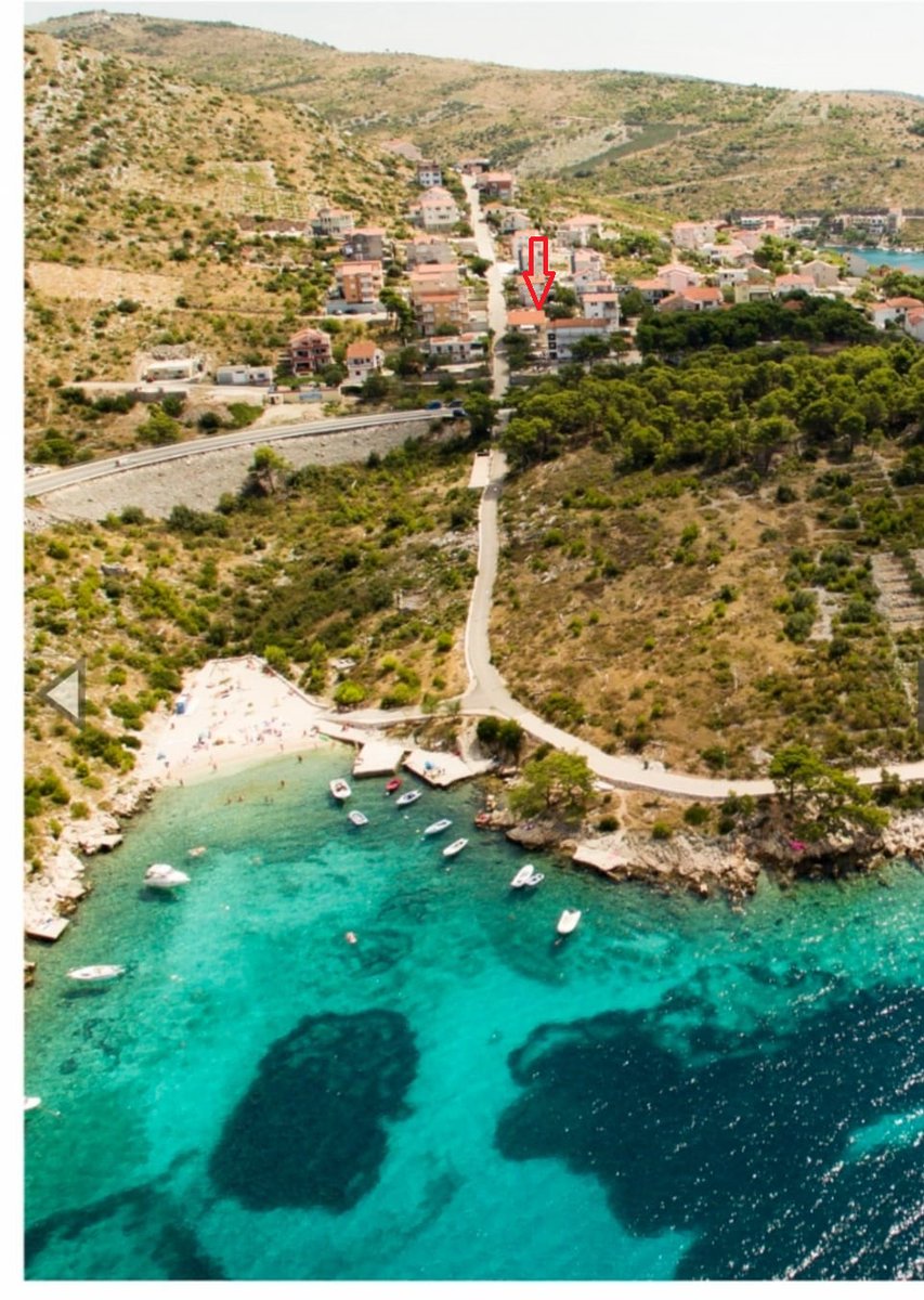 vanfranco's tweet photo. Benti sem imel srečo. Primošten rezerviran.
Ok, 4km od Primoštena, 150m od plaže, cela bajta za 6 ljudi, mi smo pa trije. Bazena nima, ima pa pogled na morje. Pa roštilj, pa veliko teraso z rdečo zvezdo. Pa vse ma... Še wifi in parking za Fganeta!! Zmaga.
Jakob, pripravi se. https://t.co/W0TrjvDR8X