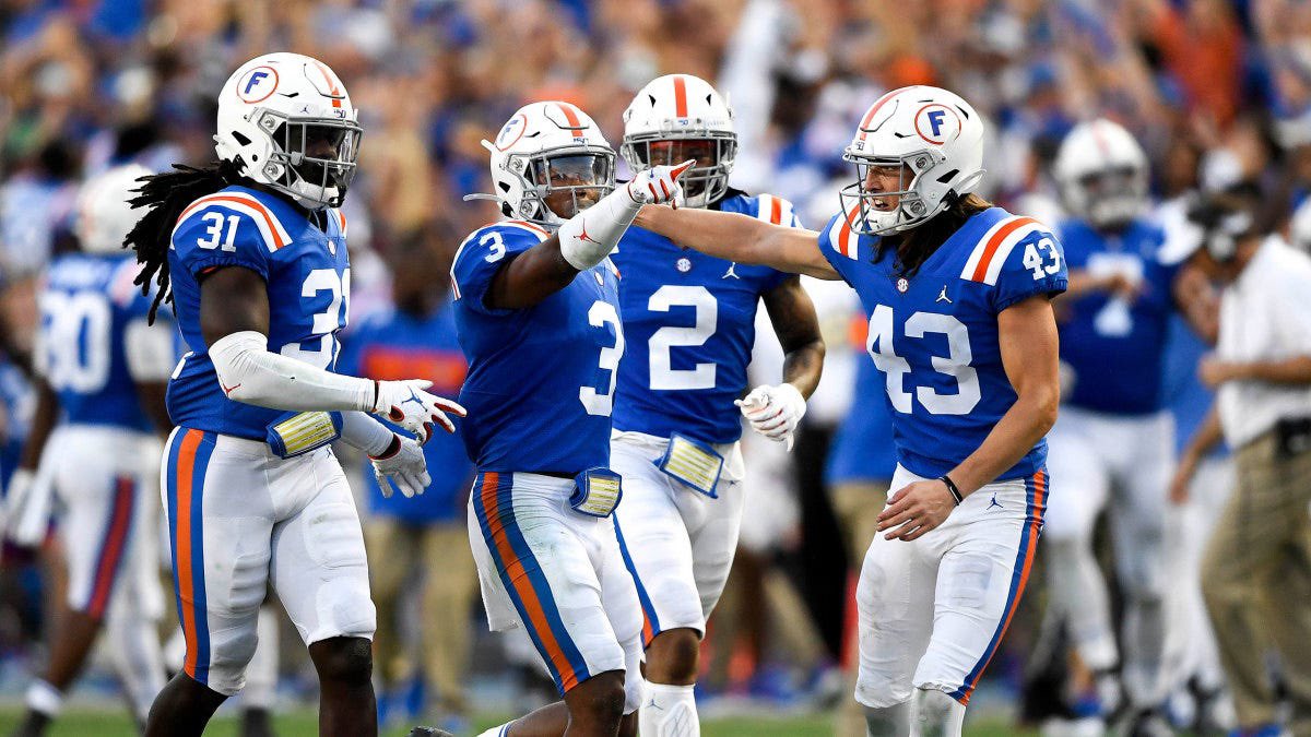 totheswamp's tweet photo. I wonder if Jon Sumrall will bring some uni combos back. Mullen sucked but we wore some fantastic unis in that era.

These were some of my favorites, in case you can’t tell I love our white helmets https://t.co/JcsRorWxMW