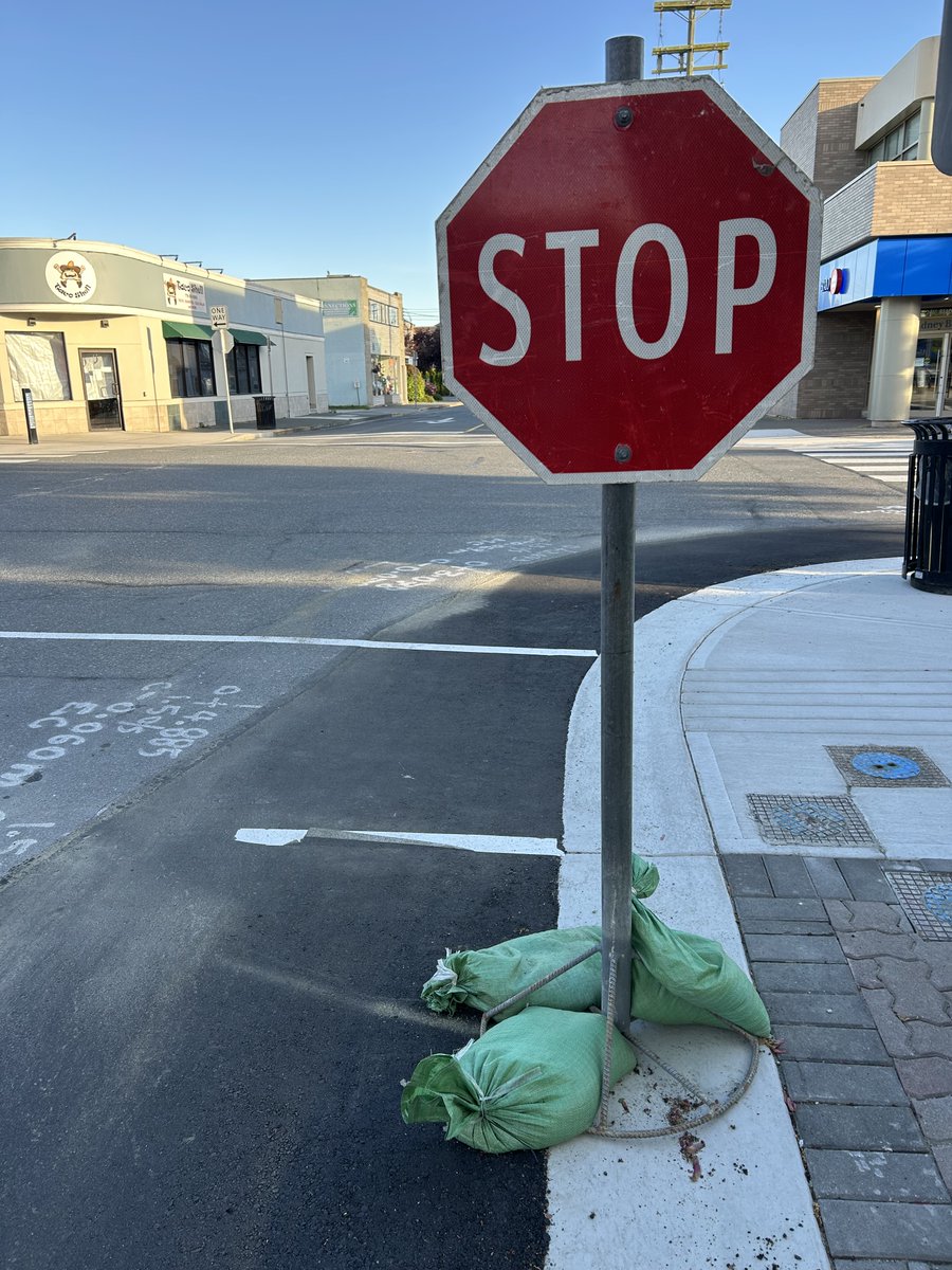 montanti8angela's tweet photo. Stop, Silence, Serenity
#streetphotography #womenstreetphotographers #photography #stopsign #iphone #iphone14 https://t.co/Ej2tIwulCp