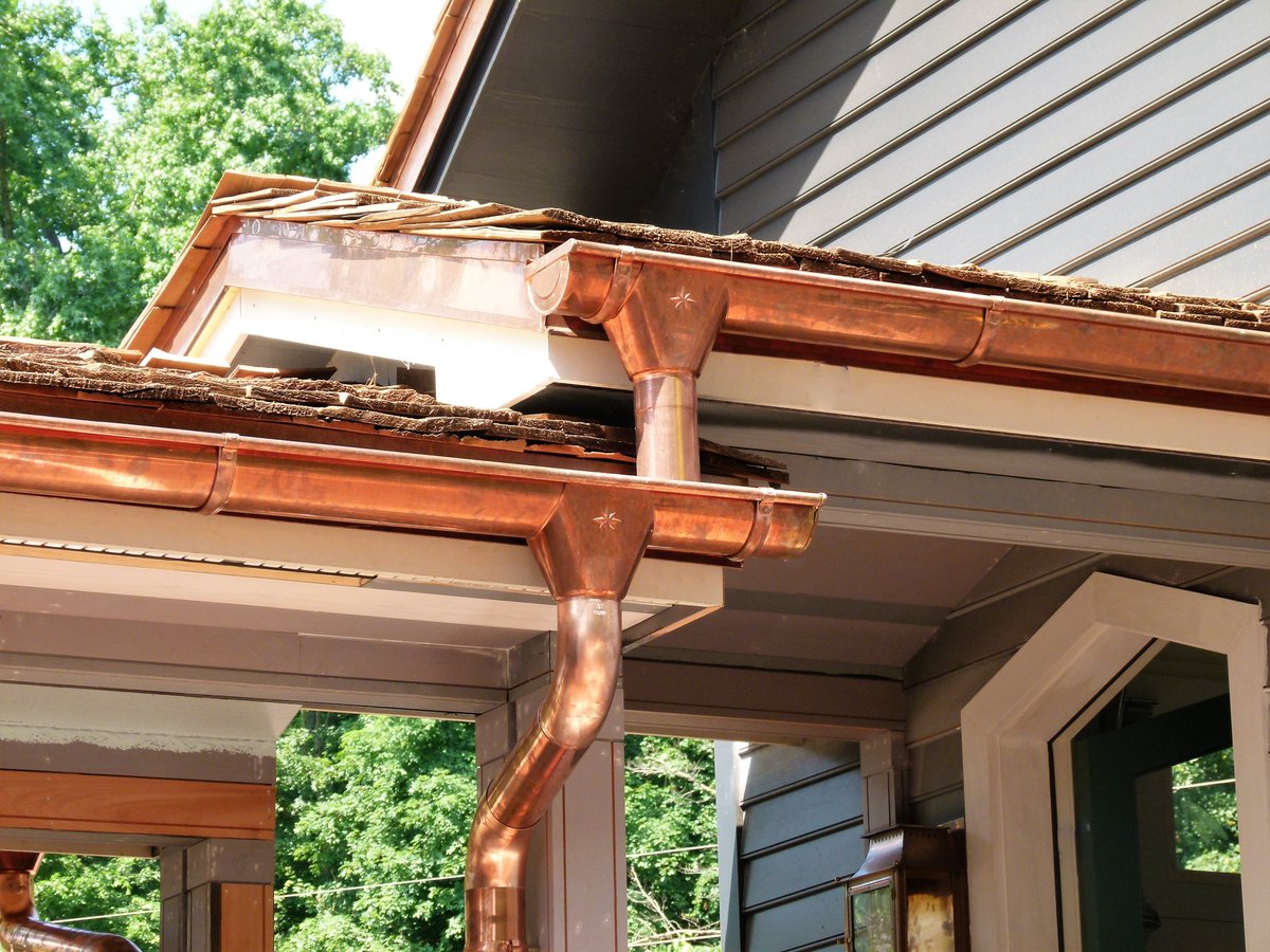 WorldGutter's tweet photo. Crafted to stand out and built to last ✨🏡

These copper gutters bring more than timeless curb appeal🛠️

Function meets luxury with every detail. Copper done right. 🔥

See our full list of products at https://t.co/4IVk3bL1Gd

#CopperGutters #HalfRoundGutters #LuxuryHomes https://t.co/fnJArlBHUU