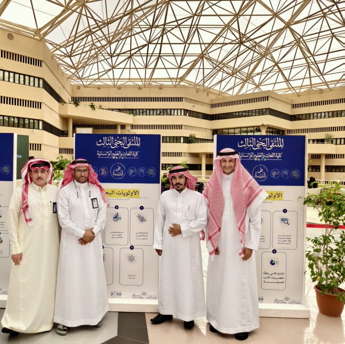 AbuReima's tweet photo. البحث العلمي إثراء للفكر، وتعزيز للمعرفة، 
الملتقى البحثي الثالث كلية اللغات والعلوم الإنسانية بجامعة القصيم. 
ملتقى يعكس جهود الباحثين نحو صناعة أثر علمي وثقافي مميز.
كل الشكر والتقدير للقائمين والمشاركين.
الأربعاء 26-11-1447هـ. https://t.co/869ajn0Deq