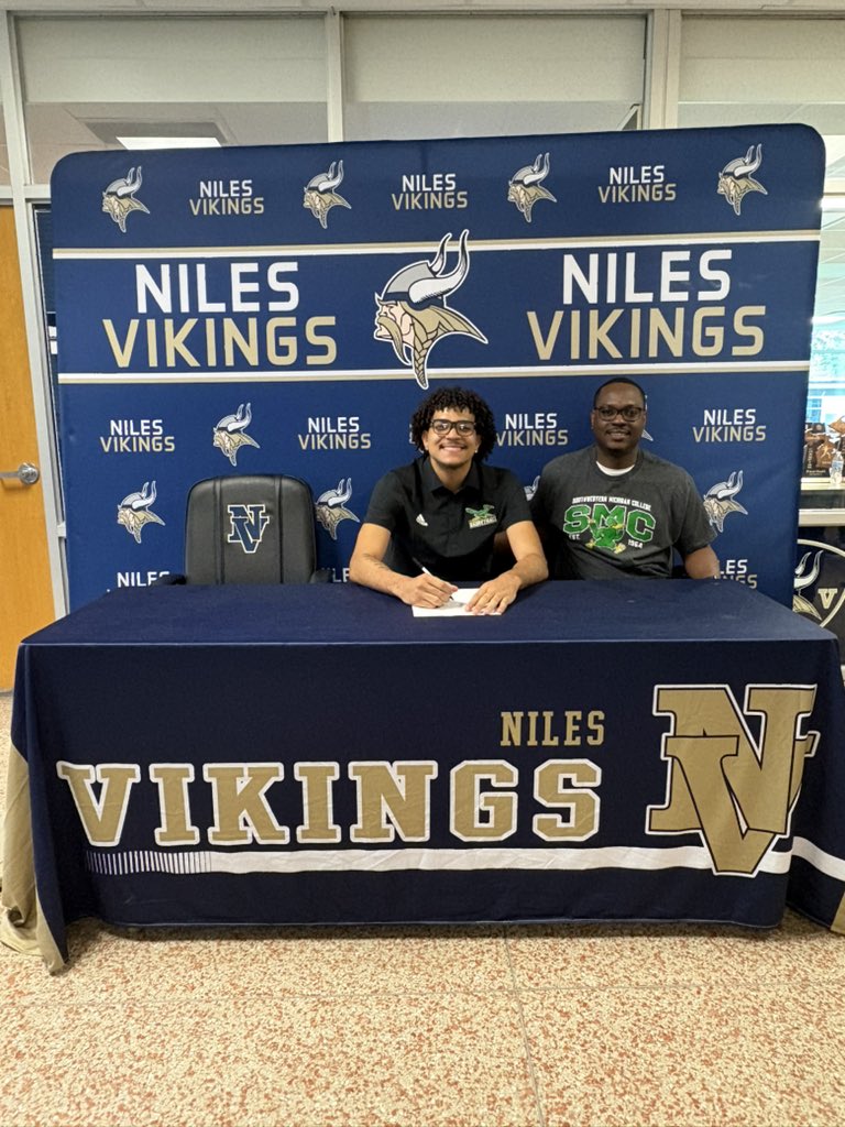 NilesAthletics's tweet photo. Today our 19th athlete committed to playing at the collegiate level! 

We are so proud of our four-year varsity basketball player, Brayden Favors, for continuing his athletic and academic career at Southwestern Michigan College. Best of luck to Brayden 🏀 

Go Vikes! https://t.co/mUEDG6KFGh