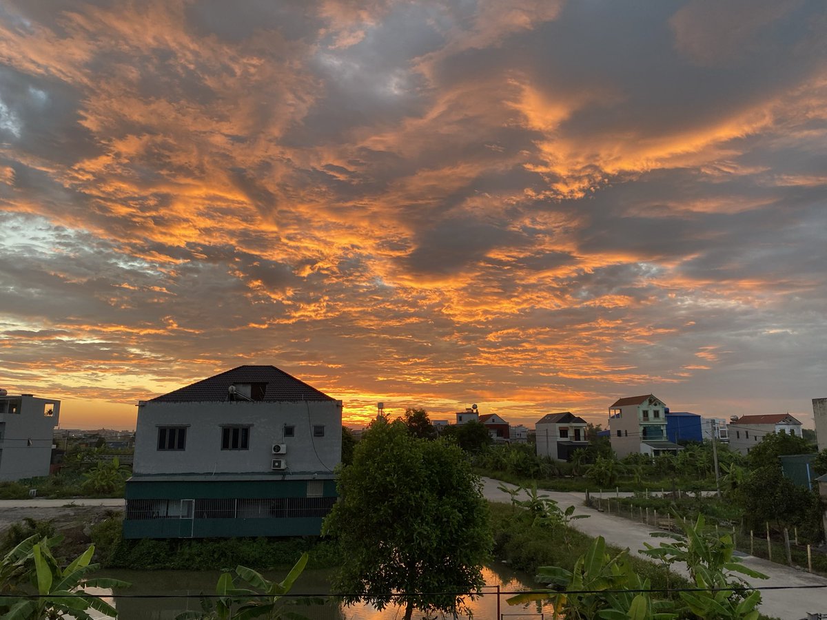 HoanP35's tweet photo. Ngày 68/100 thể dục và đăng X trước 6h
   Làm nóng người 🔥 trước khi ông mặt trời nổi giận
   Chúc cả nhà X ngày mới vui vẻ và bình an 🤩
*Dự báo miền bắc 1 ngày nắng nóng
#theducmoingay
#theduc
#thoiquentot https://t.co/l5JBp5TEmq