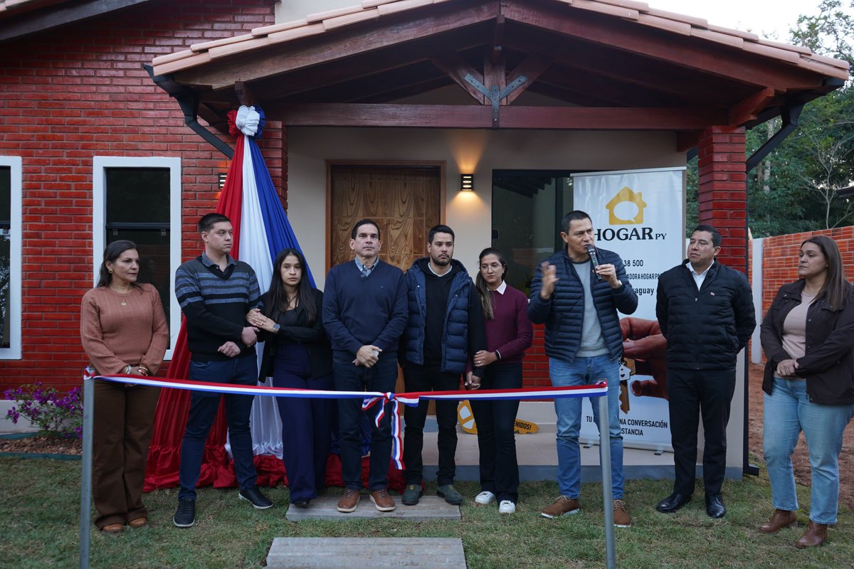 muvhpy's tweet photo. En Luque, más jóvenes paraguayos accedieron a su vivienda propia a través de Che Róga Porã 2.0. https://t.co/pArC8qI9n1