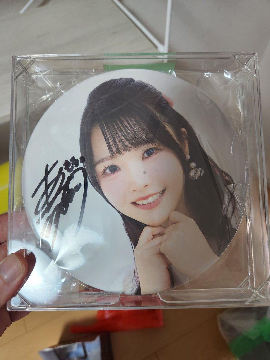 麻倉もも　直筆サイン　缶バッチ 交換希望> 譲・10th Anniversary Museum 麻倉もも サイン入り缶バッチ