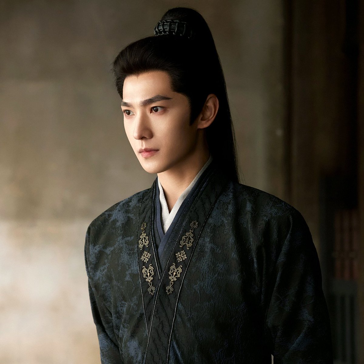 yangyangbr's tweet photo. Amigos, colegas e marcas que distribuíram passes em apoio a #ZhanZhaoAdventures:

Yang Yang: 10 mil
#BaiJingting (#TheWhirlwindGirl): 500 
#ChenDuling (#TheLeftEar): Mil
#MengZiyi (mesma empresa que o YY) Mil
Produtor e roteirista de #TheImmortalAscension Wang Yuren: 520 (significa "eu te amo" em chinês, será intencional?) 😆
 小林: 200
Marshal (maquiador do Yang): 520 
#YuJiacheng (mesma empresa que o YY): 100
Yuekai (empresa do YY): 10 mil
Diretora YangYang: 520
Equipe do YY: 2 mil
#ZhouJieqiong (#不让江山): 300 
Zn一个路人: 500
#ZhaoQing (TIA): 500
#ZhaiZilu (#不让江山): 500 
CMC Live Entertainment: Mil
Coca-Cola: 500 
Guerlain: 300 
Haohan Entertainment: 1600
LaoYou Pictures: 1000
Tsingtao white beer: 1000
Qishuo Pictures: 300
Xinguang Pictures: 1000
Youhug Media: 1000
Chow Tai Fook: 500

cr. yangyang_tweets
#雨霖铃 #YangYang #杨洋 #YangYang杨洋