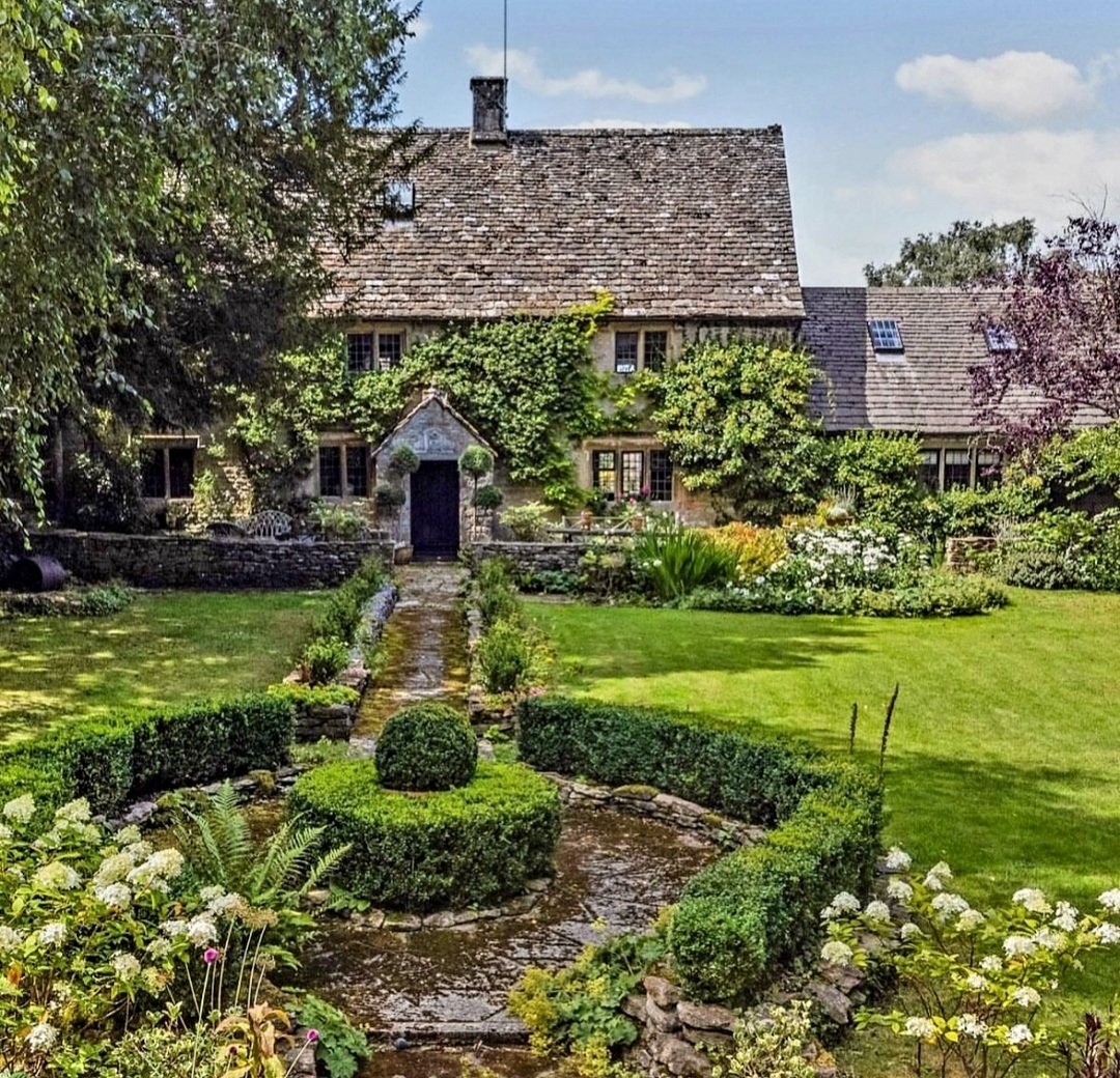 English Cottages tweet media