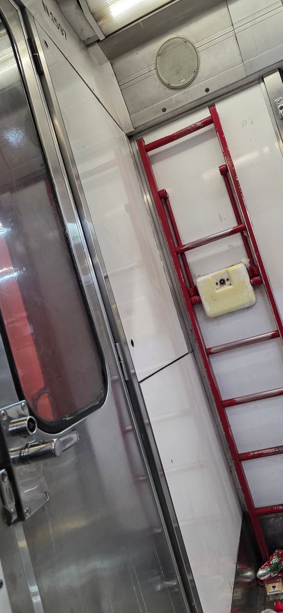 patograit7772's tweet photo. @MetroCDMX Linea 7 vagon n 1597 acaba de salir del rosario https://t.co/euef650dIW