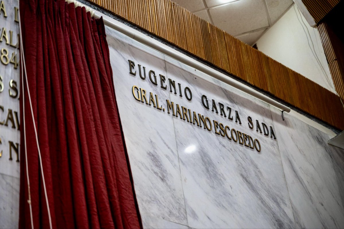 andresmijesmx's tweet photo. Mariano Escobedo no construyó popularidad instantánea.
Construyó República.

Y hoy sus letras de oro en el H. @CongresoNL honran también al pueblo norteño:
a la gente de carácter, que trabaja, que cumple y que entiende que el poder es para servir y no para presumirse.

Porque el norte de México nunca se hizo grande con frivolidad.
Se hizo grande construyendo industria, familias con valores y país invencible.
