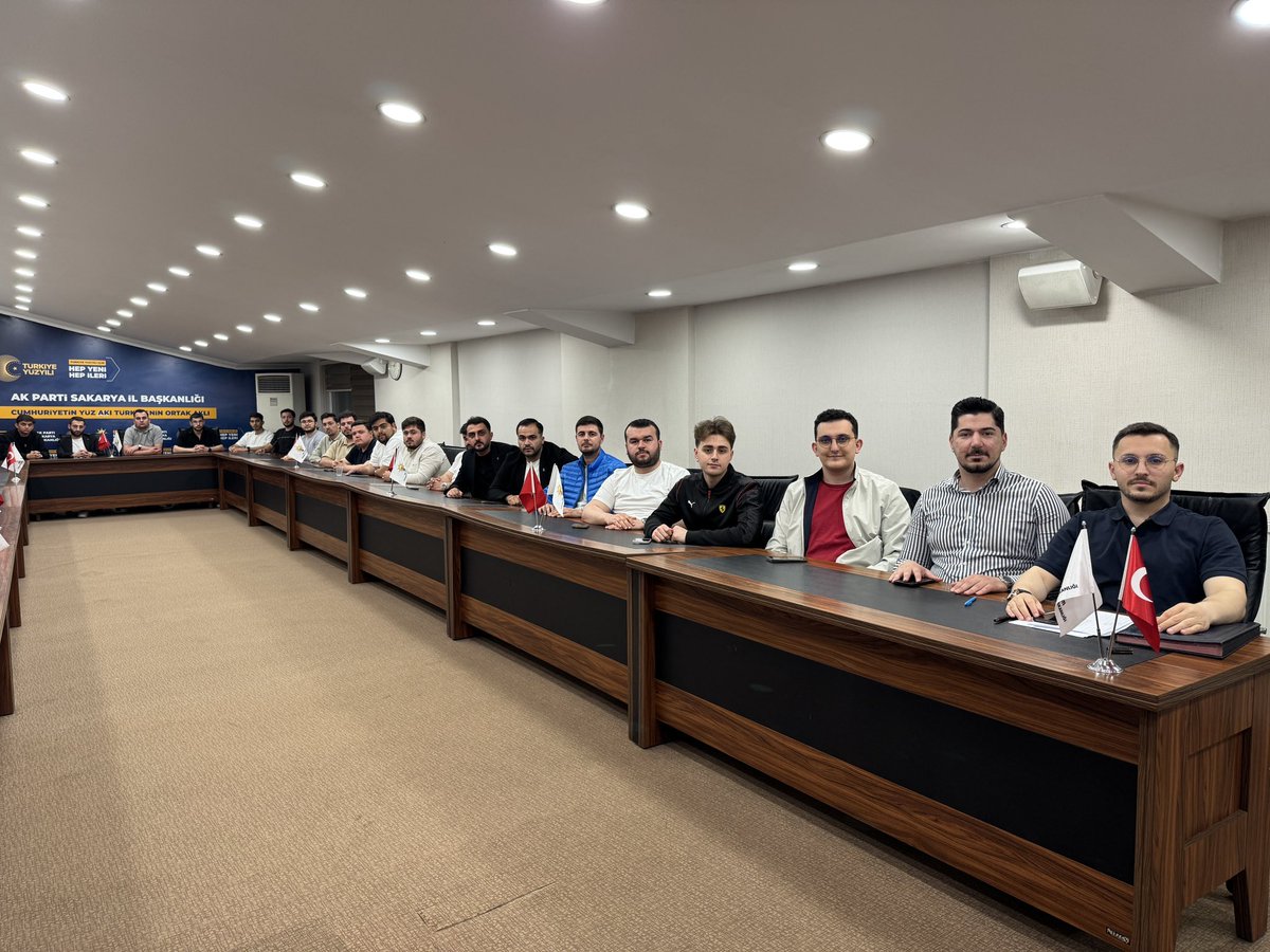 AKGencSakarya's tweet photo. Genel Merkez Teşkilat Başkan Yardımcımız Sayın Alperen Uysal’ın katılımıyla yönetim kurulu toplantımızı gerçekleştirdik.

Kocaeli’de gerçekleştireceğimiz “Bir Gençlik Şöleni” programına yönelik hazırlıklarımızı değerlendirip, gençliğin coşkusunu en güçlü şekilde yansıtacak çalışmalarımız üzerine istişarelerde bulunduk.

Şölene adım adım, heyecanımız her geçen gün daha da büyüyor.