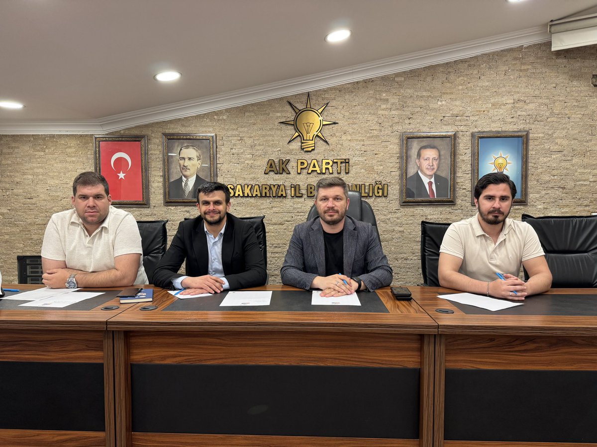 AKGencSakarya's tweet photo. Genel Merkez Teşkilat Başkan Yardımcımız Sayın Alperen Uysal’ın katılımıyla yönetim kurulu toplantımızı gerçekleştirdik.

Kocaeli’de gerçekleştireceğimiz “Bir Gençlik Şöleni” programına yönelik hazırlıklarımızı değerlendirip, gençliğin coşkusunu en güçlü şekilde yansıtacak çalışmalarımız üzerine istişarelerde bulunduk.

Şölene adım adım, heyecanımız her geçen gün daha da büyüyor.