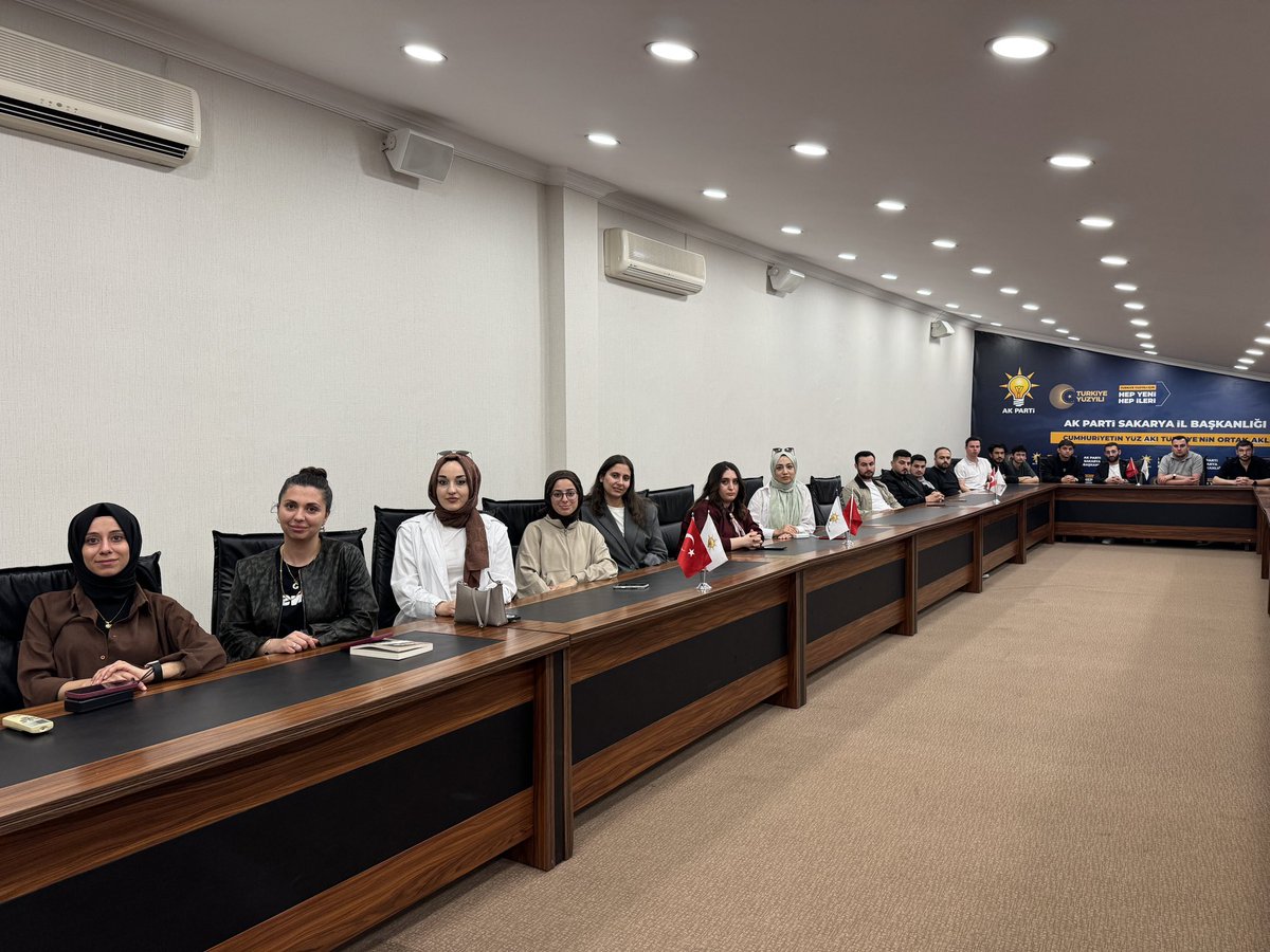 AKGencSakarya's tweet photo. Genel Merkez Teşkilat Başkan Yardımcımız Sayın Alperen Uysal’ın katılımıyla yönetim kurulu toplantımızı gerçekleştirdik.

Kocaeli’de gerçekleştireceğimiz “Bir Gençlik Şöleni” programına yönelik hazırlıklarımızı değerlendirip, gençliğin coşkusunu en güçlü şekilde yansıtacak çalışmalarımız üzerine istişarelerde bulunduk.

Şölene adım adım, heyecanımız her geçen gün daha da büyüyor.