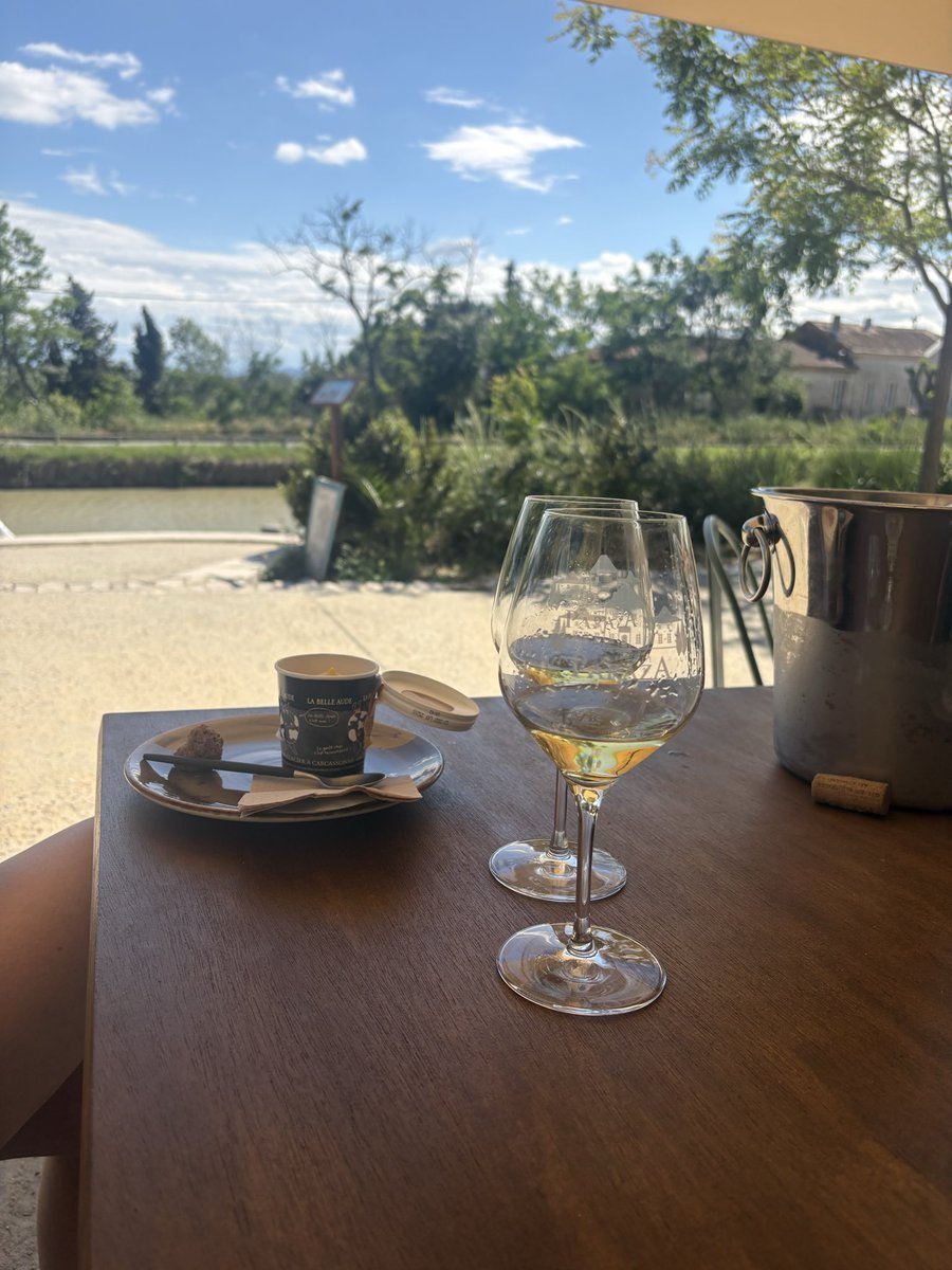 eugenereid's tweet photo. Spending a few days, enjoying good weather and food and wine in Southern France. 
More importantly, catching up on reading and relaxing and not working!  #rest #recuperation https://t.co/S2PaQ9IW8p