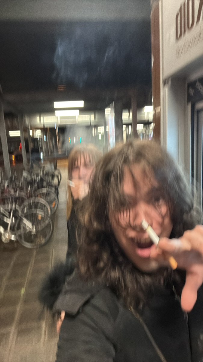 daan tweet media
