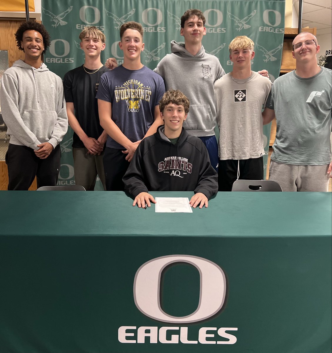 OlivetBoysHoop's tweet photo. Congratulations Zaiden Bramer on signing with Aquinas College for basketball! https://t.co/ECAtZF6tvW