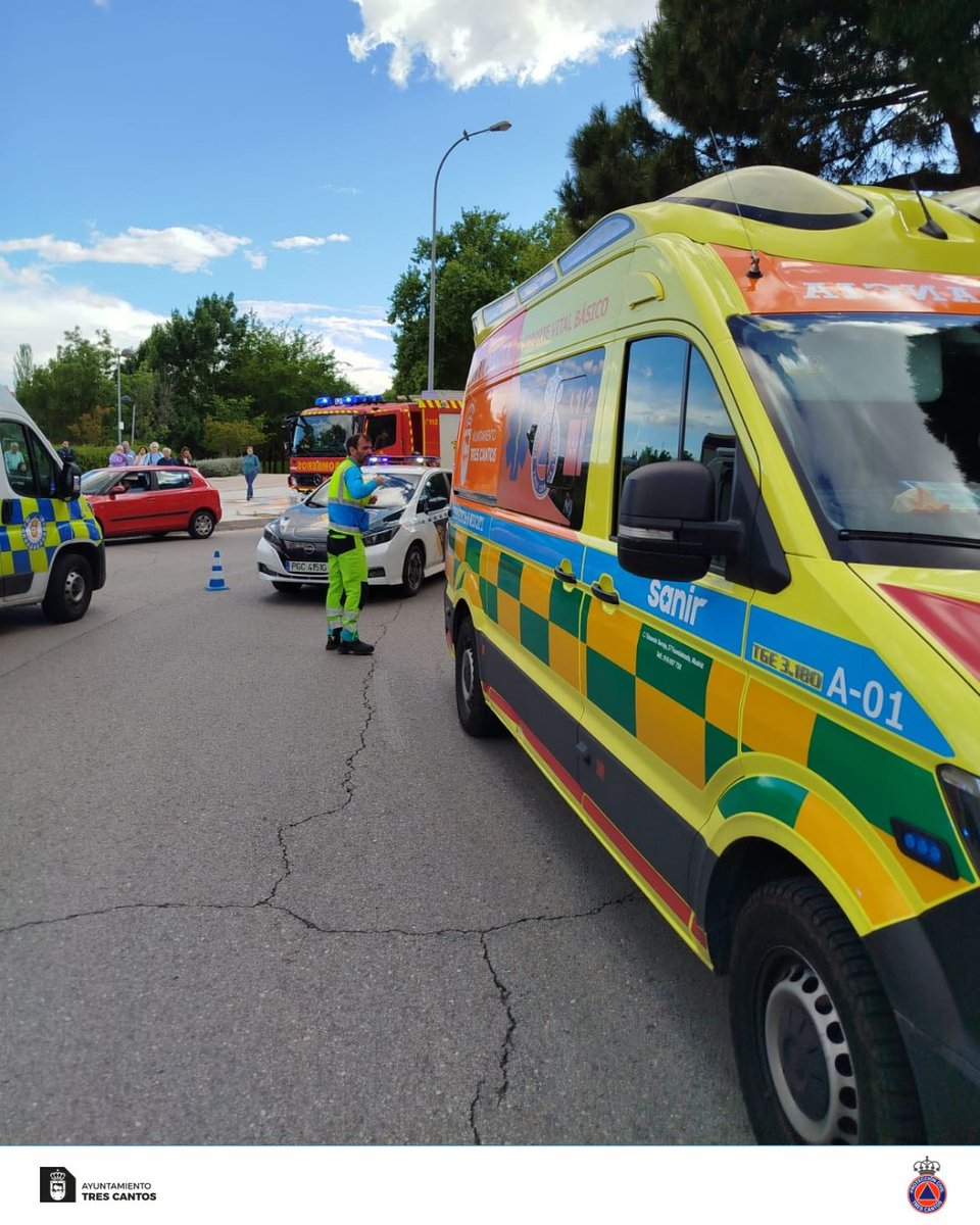 PCivil3C's tweet photo. El trabajo en equipo es fundamental en las Emergencias. En muchos avisos trabajamos al unísono con @policiatrescantos @bomberos_tres.cantos @guardiacivil062 @112cmadrid #summa112 

#trescantosseguro 
#proteccioncivil https://t.co/US7cZTezx1
