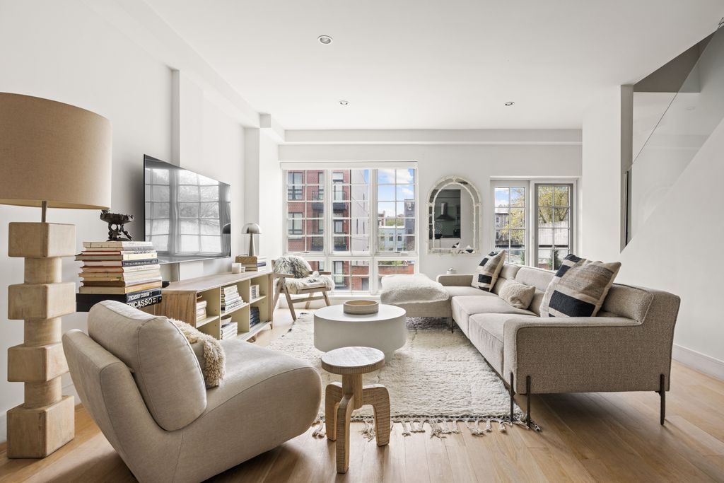 TalbottTeam's tweet photo. NEW- 821 Dekalb Avenue, 3 

3BR / 2.5BA duplex condo in the heart of Bed-Stuy. 

The nearly 900 SF private roof deck.

Located moments from beloved cafes, restaurants, parks, and the G, J, M &amp; Z trains.

🔗: https://t.co/P63hpkmOIr https://t.co/r4FeOkP4zu