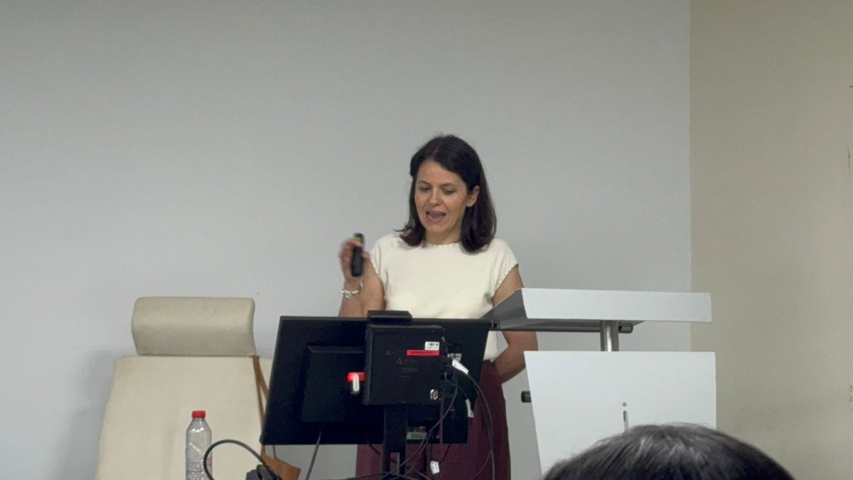 ReumaHUValme's tweet photo. 📌La Dra Martínez, de @ReumaHUValme , ha impartido hoy su sesión "Patología inflamatoria de la columna: repercusión funcional" en el Curso IAAP sobre Evaluación clínico laboral de patologías en Incapacidad Temporal, dirigido a las Unidades Médicas de Valoración de Incapacidades👇🏻 https://t.co/wXCyiRwvgt