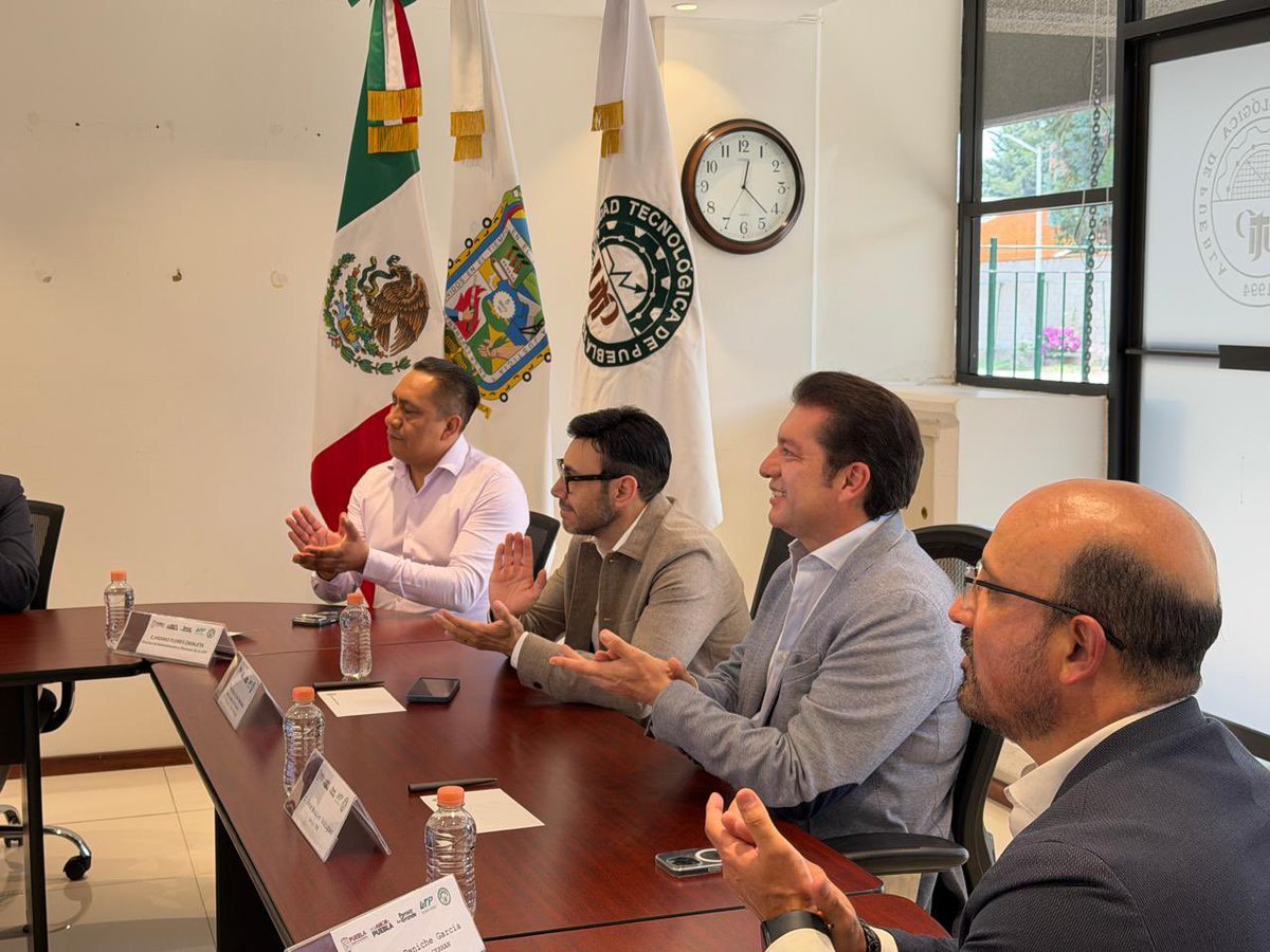 CapitalTSGobPue's tweet photo. 🤝📚🚀 Se llevó a cabo la firma de convenio de colaboración entre la Capital de la Tecnología y Sostentabilidad y la Universidad Tecnológica de Puebla, con el propósito de fortalecer acciones conjuntas en favor del desarrollo económico, educativo y social de la región y del estado.

Este acuerdo establece bases de cooperación para impulsar proyectos de desarrollo sostenible, innovación, impacto tecnológico y liderazgo, así como la realización de actividades y eventos institucionales que fortalezcan el crecimiento y las oportunidades para las y los poblanos.