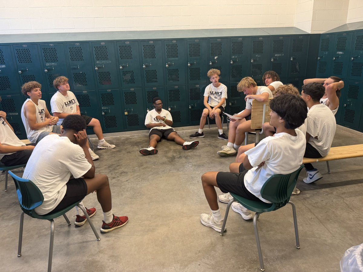 BHS_FB_Recruits's tweet photo. Week 6 complete for our Bobcat Leadership Council 📚
Locked in on our 2026 Book Study: “Win In The Dark”Chapters 13 & 14
“Champions are built when nobody is watching.”
-Response Matters Most !!
-Growth Happens Outside of Comfort!!
🧱X🧱
#WinTheDay #FAMILYALLIN #BobcatNation
@FWISDAthletics @BenbrookMHS @BenbrookBobcats @TheBenbrookLife