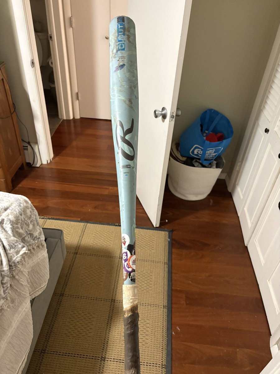 tonytw0t1mes's tweet photo. Was going through the closet, found this beauty and wanted to post an old stick dox. Keep your ice cream cone sliding mitt and pencil bat Mason, I’ll take my blue guy. Got me feeling like plo koon fighting off the pod hunter crew in clone wars #fortherepublic #partyoutfront https://t.co/9j5zVhcc7G
