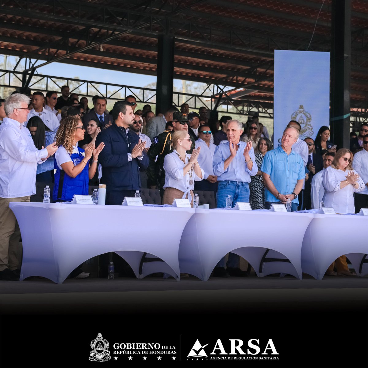 arsa_hn's tweet photo. ¡Protégete y protege a los tuyos!

La vacuna es segura, gratuita y salva vidas.
Acude hoy a tu centro de vacunación más cercano.

¡Todos a vacunarse! https://t.co/flMAEWyjYQ