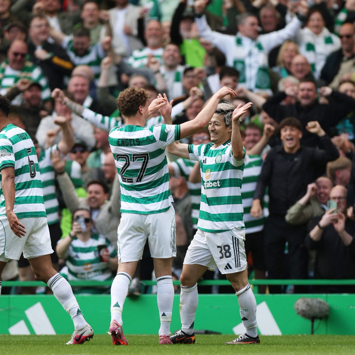 demarkesports's tweet photo. 👀 60’ Hearts 2-0 Falkirk
👀 61’ Motherwell 1-2 Celtic

Maçlar böyle biterse Hearts, son haftaya 1 puan önde girecek.

Son maç: Celtic-Hearts https://t.co/0JD1Cx54jR
