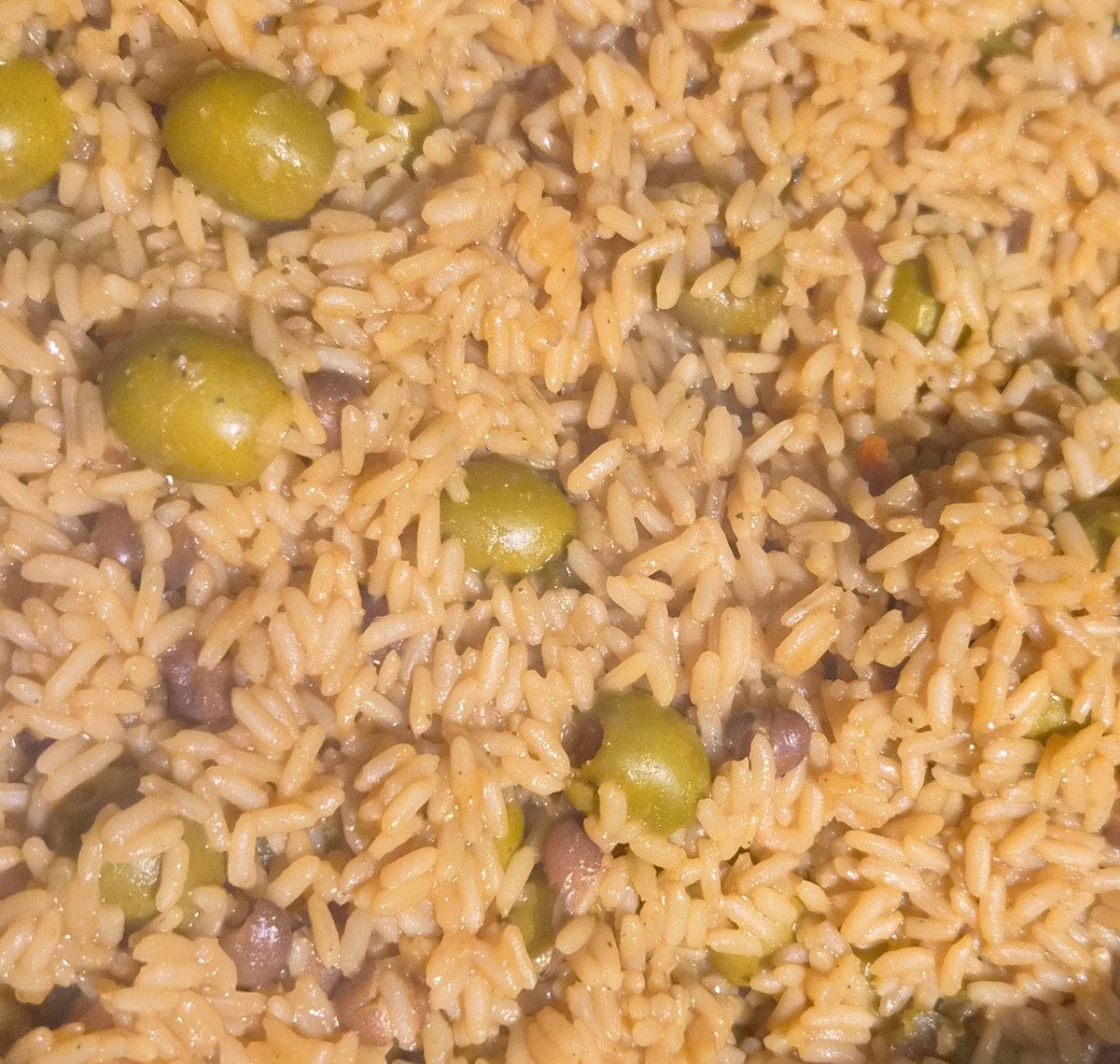 sgtmitchell88's tweet photo. Getting ready for the space tonight! What's for dinner ya ask??
arroz con gandules y chuletas. Ya know chef Sarge had to go to his P.R side of the fam recipe for this one! Porkchops smell sooo good too! My wife loves my cooking! #CertifiedChef #CookingIsTherapy https://t.co/LM4ZCsXbRV