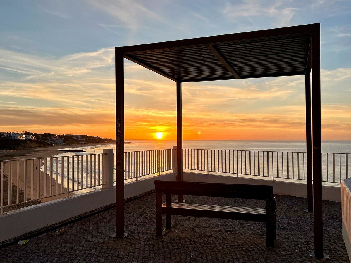 lizzie_hubbard2's tweet photo. @8ntmuch #favouritebench https://t.co/r8TDYiAvo5