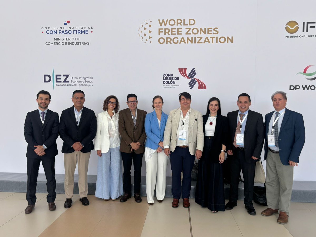 ZFSantander's tweet photo. La agenda del primer día reunió líderes globales, gobiernos, inversionistas y organismos multilaterales para hablar sobre transformación industrial, IA, sostenibilidad, nearshoring e integración. 

Las ZZFF evolucionamos hacia modelos más resilientes, digitales y sostenibles🚀. https://t.co/BGUIVu14G5