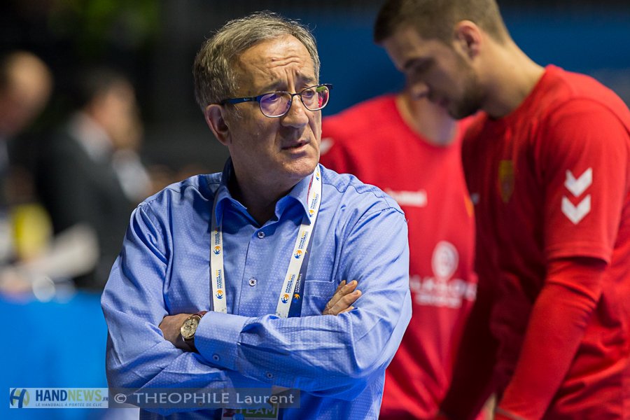 HandNewsfr's tweet photo. 🇲🇰 #Macedoine
📢 A 76 ans, l'emblématique coach 🇭🇷 Lino Cervar, allas "Woody Allen", sort de sa retraite pour prendre la direction de Pelister 😳
https://t.co/PElVHXuK6O https://t.co/hr01j2QZUl