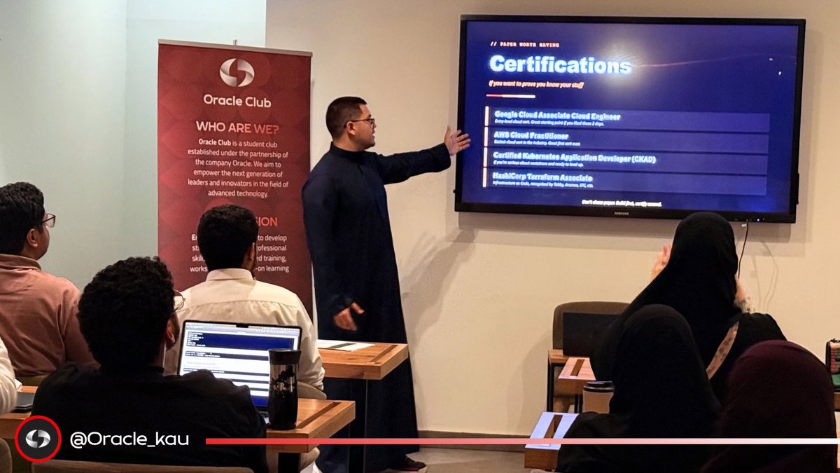 oracle_kau's tweet photo. مقتطفات من اليوم الثاني والاخير لورشة Zero to Cloud 🔥

كانت ورشة مثرية ومليئة بالمعلومات القيمة وتحديات ممتعه حول عالم السحابة!!

نتقدم بالشكر للمقدم ريان الياسي على جهوده الكبيرة في تقديم المحتوى العلمي لهذه الورشة بأفضل صورة ممكنة 🌟 https://t.co/VQH4a5r6wM