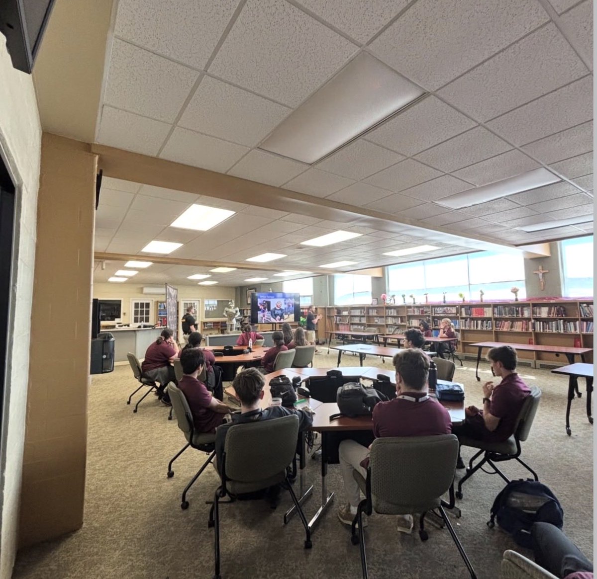 HolyCrossPrepNJ's tweet photo. Thank you to our @DelranPolice for speaking with our seniors today about making safe, responsible decisions as graduation celebrations approach. During #NationalPoliceWeek, we are grateful for all who serve & protect our community each day. ππΊπΈ
#HolyCrossPrep #DelranPD https://t.co/Xt3G1DnU9d