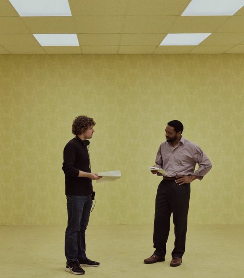 DiscussingFilm's tweet photo. Finn Bennett praises Kane Parsons for his precise &amp; encouraging direction on the ‘BACKROOMS’ movie.

“He was so surgical with his notes and any question you had, he had an answer for. There was just a good feeling on set that we had something special going.” https://t.co/tXXPRhOpcT