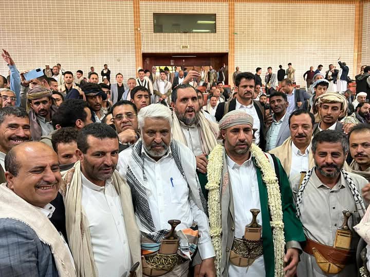 anwarsami811133's tweet photo. وزير النقل والاشغال العامة اللواء/ #محمد_عياش_قحيم 
يتقدم حضور رسمي واكاديمي لرجال الدولة  لـ  مناقشة رسالة الدكتوراة للباحث القاضي/ مجاهد احمد العمدي رئيس محكمة استناف محافظة ذمار نيل درجة الدكتوراه من جامعة صنعاء بتقدير ممتاز.
@mohammed_qhim https://t.co/xxDx7LIaJ1